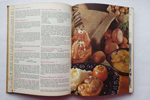 Загрузить изображение в средство просмотра галереи, The Margaret Fulton Cookbook (ПОДЕРЖАННАЯ книга)
