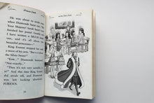 Загрузить изображение в средство просмотра галереи, Princess Sarah (ПОДЕРЖАННАЯ книга)
