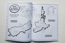 Загрузить изображение в средство просмотра галереи, Santa is coming to New Zealand (ПОДЕРЖАННАЯ книга)
