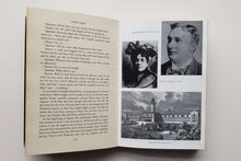 Загрузить изображение в средство просмотра галереи, Charlie Chaplin. P.Ackroyd (ПОДЕРЖАННАЯ книга)
